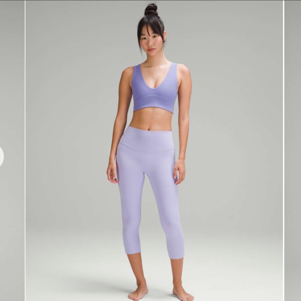 591. Lululemon athletica align V-neck bra 6 A/B dark lavender NWT 💜